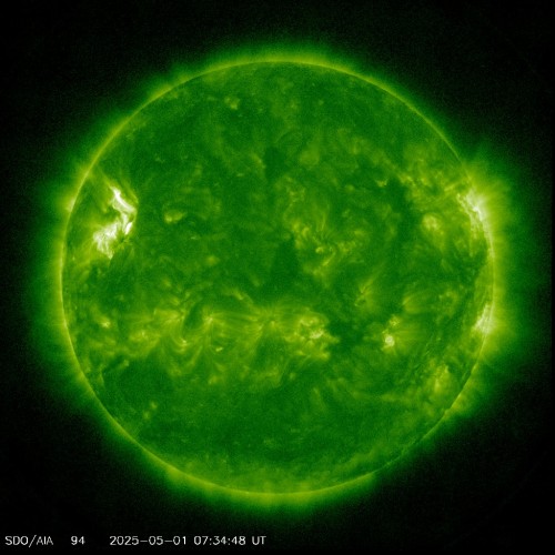 Snímek sluneční koróny ze sondy NASA SDO - 9,4 nm.