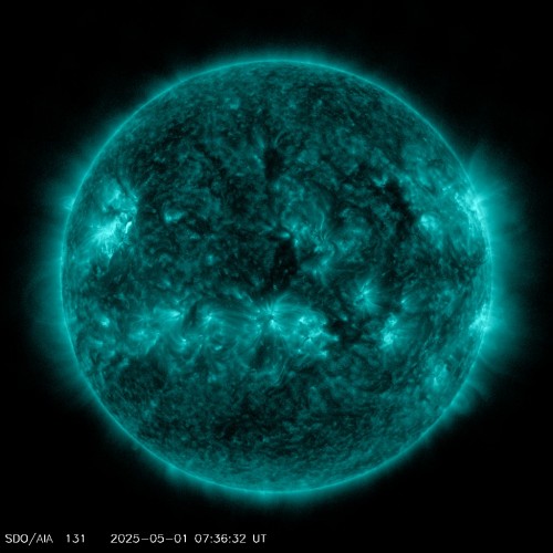 Snímek sluneční koróny ze sondy NASA SDO - 13,1 nm.