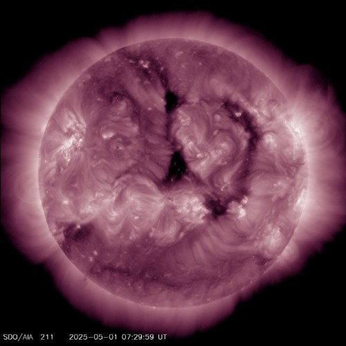 Snímek sluneční koróny ze sondy NASA SDO - 21,1 nm.