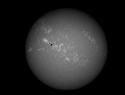 Jeden z prvních letošních snímeků Slunce ve spektrální čáře Ca II K, tedy v čáře vápníku - 25. 3. 2015 v 10:37 UT.