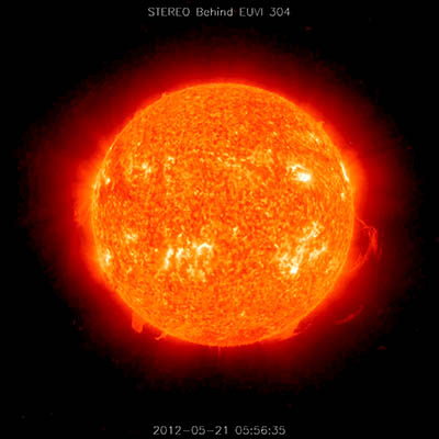 Slunce je obřím živým organizmem, plazmatickou koulí s mnoha dynamickými projevy. Video pořídila dvojice amerických sond Stereo dne 25. května 2012. Video mpg, 18 MB, Zdroj: NASA.