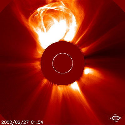 Obrázok 4. Ejekcia koronálnej hmoty z kozmickej sondy SOHO. (ESA/NASA/SOHO).