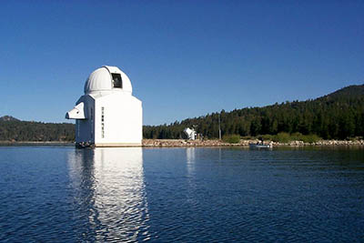 Big Bear Solar Observatory. Zdroj: http://bbso.njit.edu/Research/Halpha/ima/bb.jpg