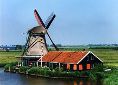 Starý podoba zařízení využívající energii větru. Větrné mlýny Holandsku. Snímek z archivu Mgr. martina Dočkala